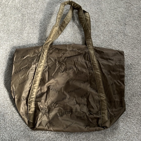 Pink totes into another smaller size pink bag 👜 2 in 1 - Picture 2 of 9